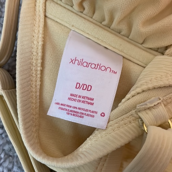 Xhilaration Bikini Top with Ruffles - Picture 3 of 4